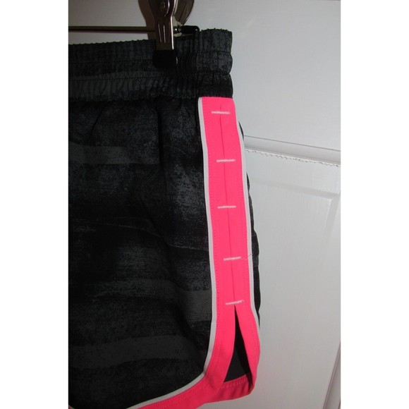 Under Armour Women's HeatGear Semi-Fitted Breast Cancer Running Shorts Size S - Picture 6 of 9